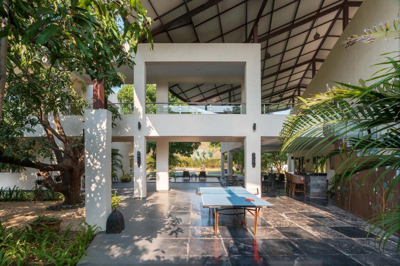 The Leaf: Stayvista's Poolside Oasis with Indoor Games Alibag Exterior photo