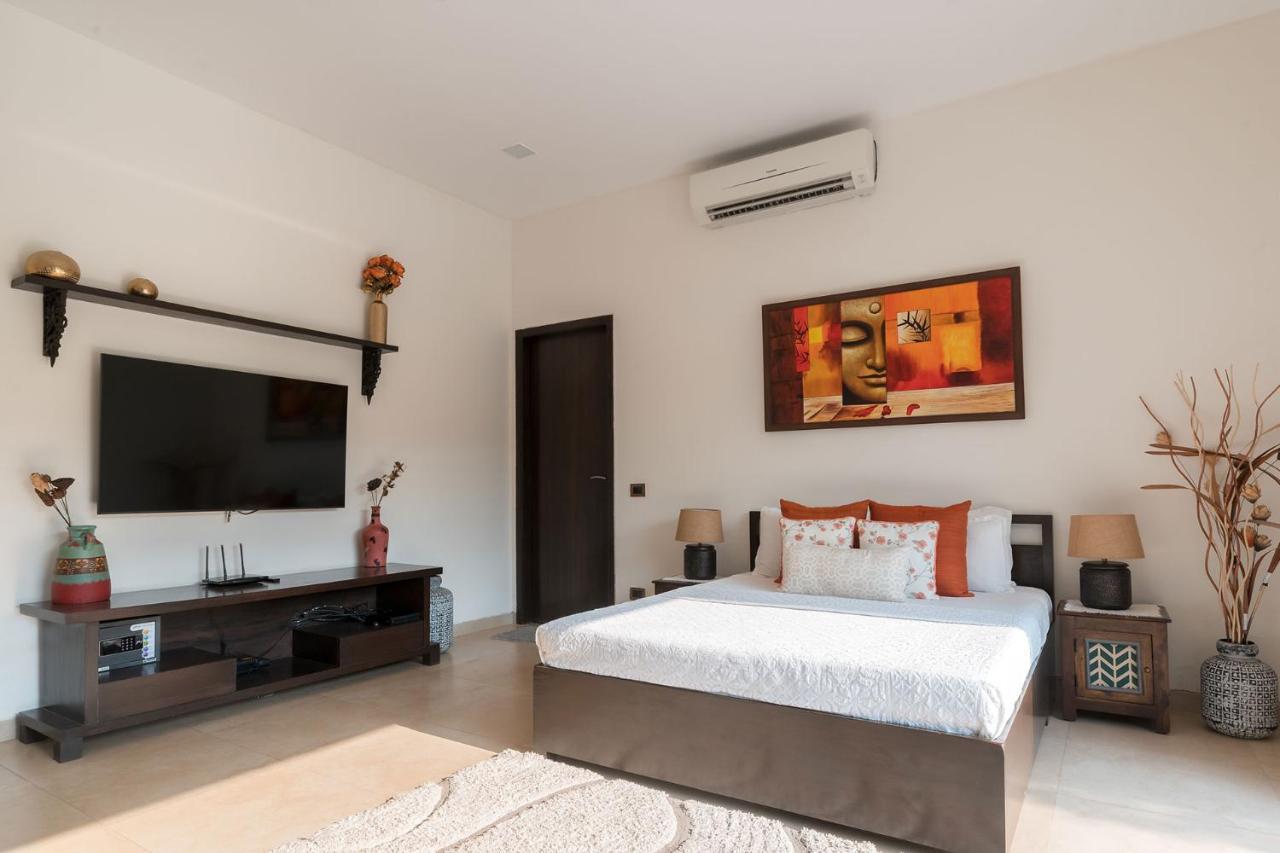 The Leaf: Stayvista's Poolside Oasis with Indoor Games Alibag Exterior photo
