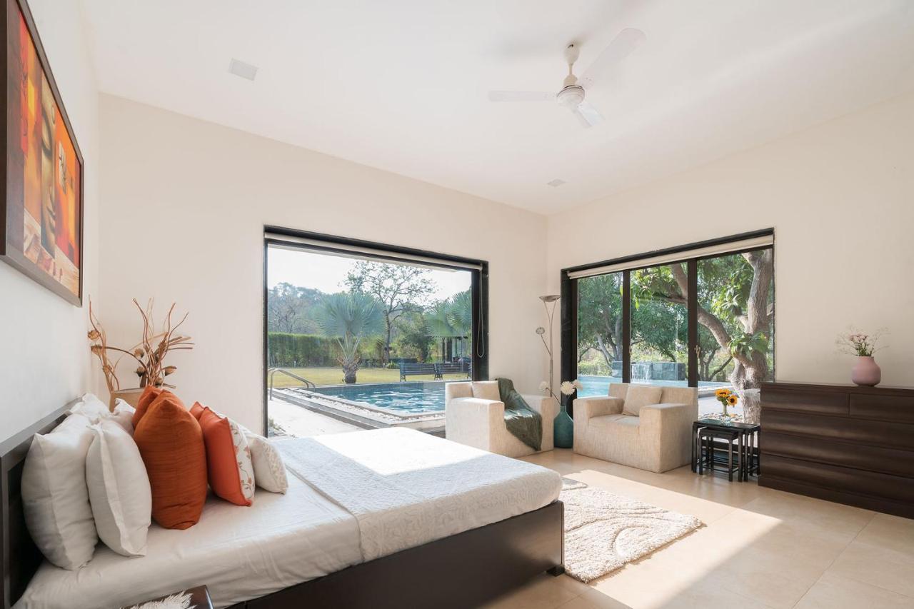 The Leaf: Stayvista's Poolside Oasis with Indoor Games Alibag Exterior photo