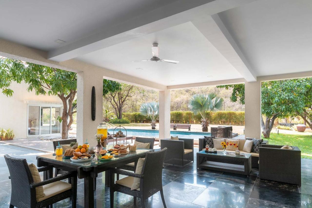 The Leaf: Stayvista's Poolside Oasis with Indoor Games Alibag Exterior photo