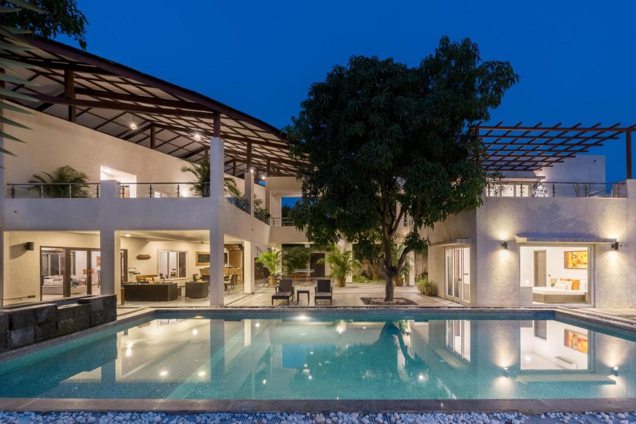 The Leaf: Stayvista's Poolside Oasis with Indoor Games Alibag Exterior photo