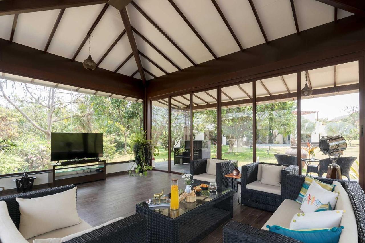 The Leaf: Stayvista's Poolside Oasis with Indoor Games Alibag Exterior photo