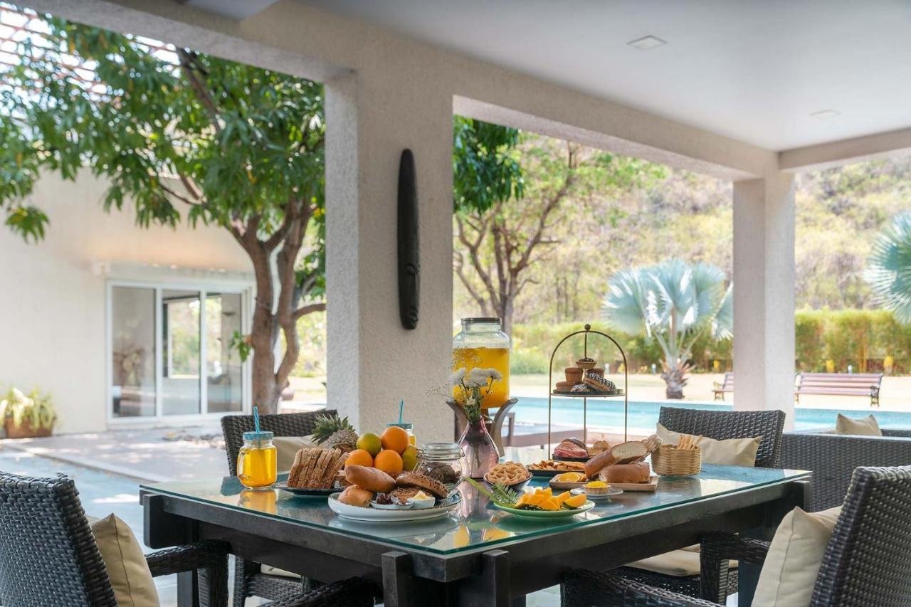 The Leaf: Stayvista's Poolside Oasis with Indoor Games Alibag Exterior photo