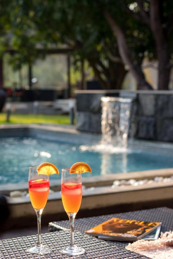 The Leaf: Stayvista's Poolside Oasis with Indoor Games Alibag Exterior photo