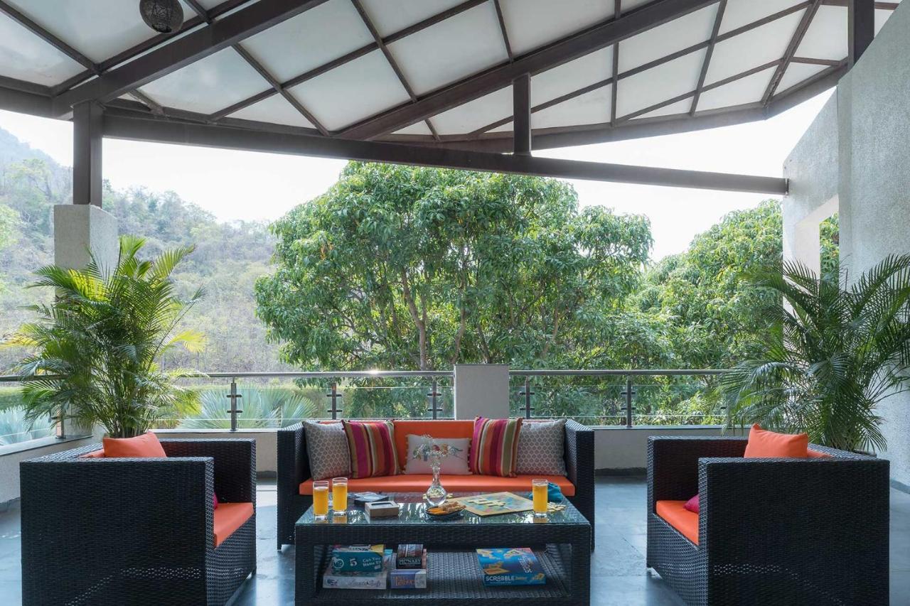 The Leaf: Stayvista's Poolside Oasis with Indoor Games Alibag Exterior photo