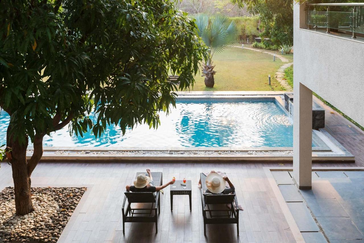 The Leaf: Stayvista's Poolside Oasis with Indoor Games Alibag Exterior photo