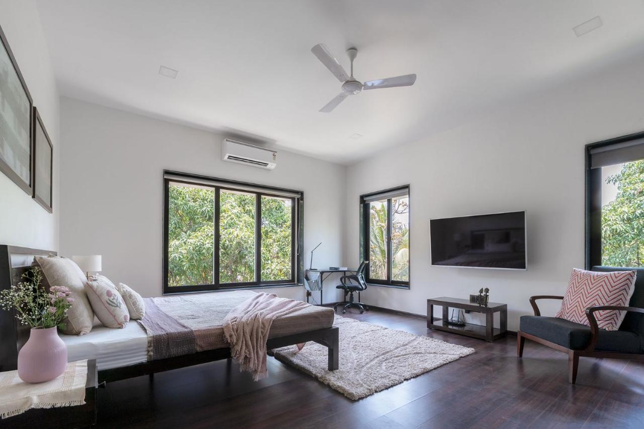 The Leaf: Stayvista's Poolside Oasis with Indoor Games Alibag Exterior photo