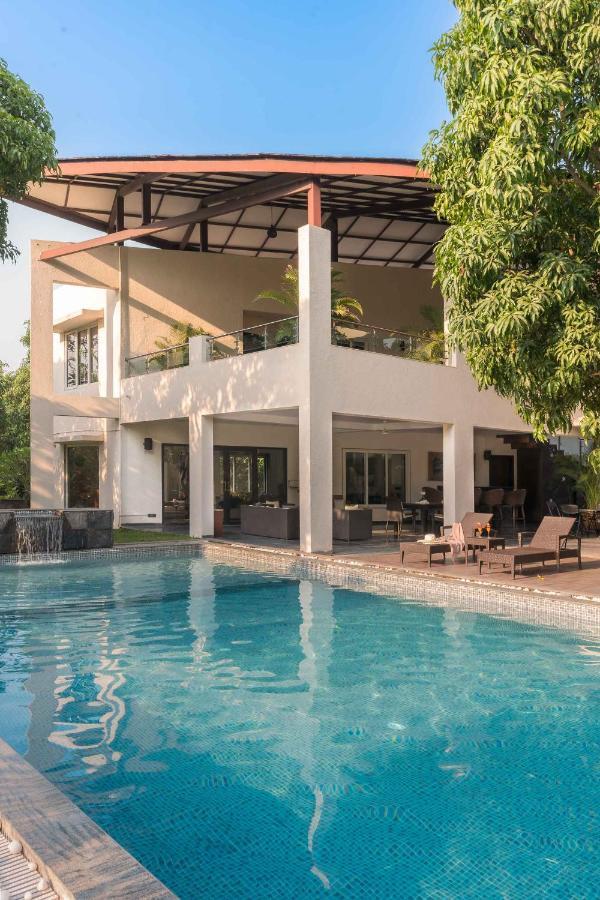 The Leaf: Stayvista's Poolside Oasis with Indoor Games Alibag Exterior photo
