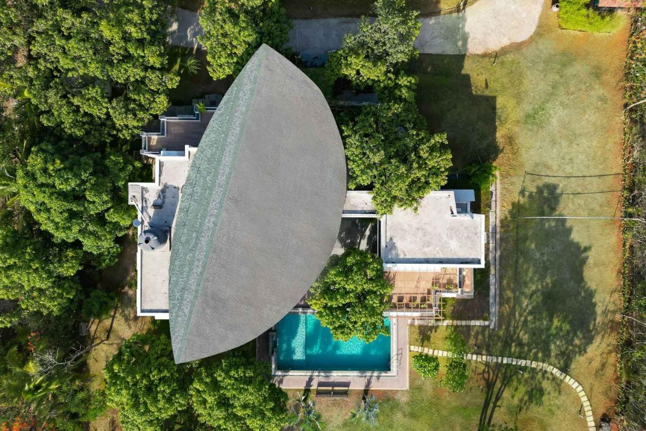 The Leaf: Stayvista's Poolside Oasis with Indoor Games Alibag Exterior photo
