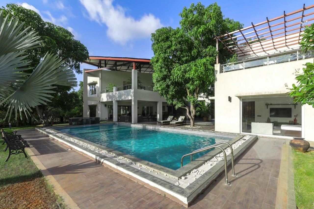 The Leaf: Stayvista's Poolside Oasis with Indoor Games Alibag Exterior photo